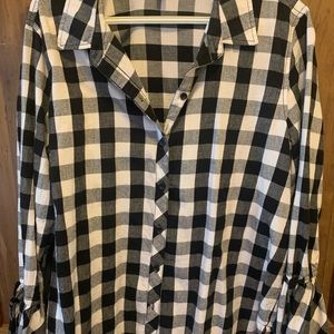 Time & Tru XL (16-18) black & white plaid long sleeve button down women’s shirt